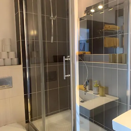 Nice, New Apt With All You Need. Great Location. Διαμέρισμα *